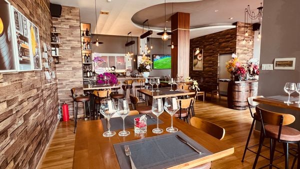 Loa Goldsound cho Winner Bistro & Bar, Tân Bình, TP. HCM, loa được thiết kế riêng cho quán, bật lớn không tạp âm, miễn phí công lắp đặt, bảo hành dài hạn 5 năm