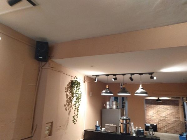 Loa Goldsound cho quán cafe tại TIME cafe, Đống Đa, Hà Nội, amply 2 kênh 380w, bluetooth 5.0, loa V40-40w, loa được thiết kế riêng cho quán, bật lớn không tạp âm, miễn phí công lắp đặt, bảo hành dài hạn 5 năm