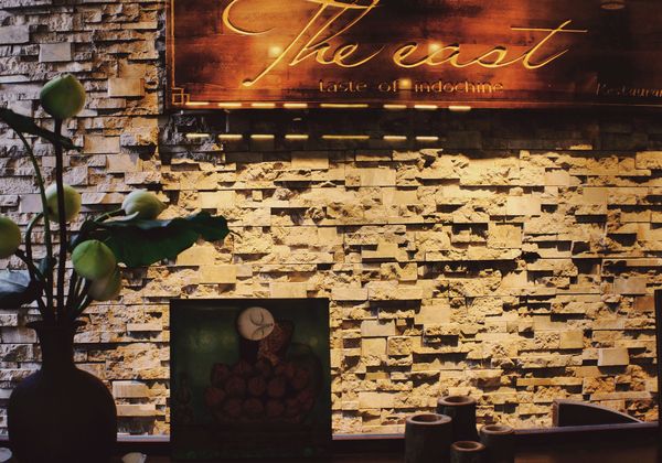 Loa Goldsound cho nhà hàng The East Restaurant, Hoàn Kiếm, Hà Nội, amply 2 kênh 380w, bluetooth 5.0, loa V55C-55w, loa được thiết kế riêng cho quán, bật lớn không tạp âm, miễn phí công lắp đặt, bảo hành dài hạn 5 năm