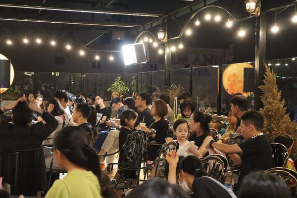 Loa ngoài trời cho nhà hàng sân thượng Hélios Sky View Cafe, Đống Đa, Hà Nội, amply 4 kênh 1500w, bluetooth 5.0, loa ngoài trời V130NT-130w, loa được thiết kế riêng cho quán, bật lớn không tạp âm, miễn phí công lắp đặt, bảo hành dài hạn 5 năm