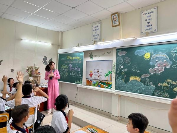 Loa cho Trường THCS Minh Đức - Quận 1: Âm ly có thể điều chỉnh được âm lượng của âm thanh phát ra cho từng khu vực trong lớp, âm thanh luôn rõ ràng, chuyên cho giảng dạy.