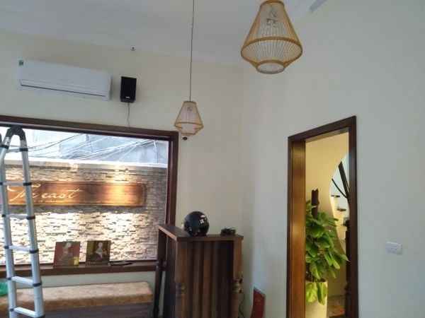 Loa Goldsound cho nhà hàng The East Restaurant, Hoàn Kiếm, Hà Nội, amply 2 kênh 380w, bluetooth 5.0, loa V55C-55w, loa được thiết kế riêng cho quán, bật lớn không tạp âm, miễn phí công lắp đặt, bảo hành dài hạn 5 năm
