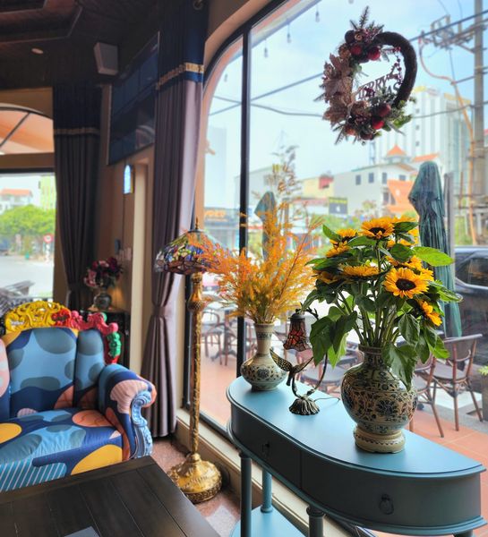 Loa Goldsound cho Tiffany Café HaNoi, Móng Cái, Quảng Ninh, loa được thiết kế riêng cho quán, bật lớn không tạp âm, miễn phí công lắp đặt, bảo hành dài hạn 5 năm