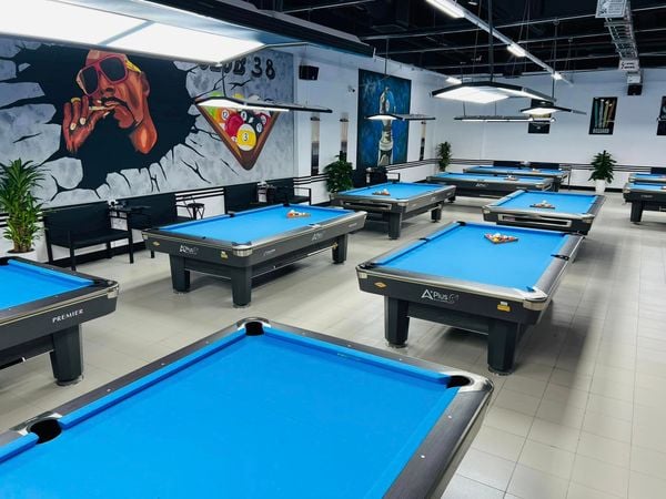 Loa cho Billiards Club 38, Hà Nội, Amply 4 - 6 vùng âm lượng, loa được thiết kế riêng cho quán, bật lớn không tạp âm, miễn phí công lắp đặt, bảo hành dài hạn 5 năm.