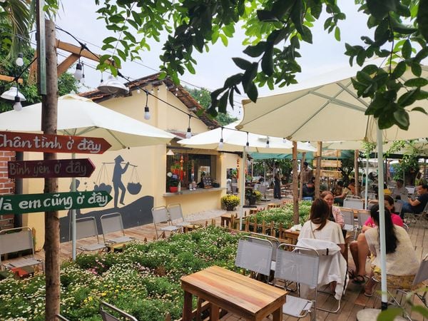 Loa Goldsound cho Cà Phê Mẹ Ơi, loa được thiết kế riêng cho quán, bật lớn không tạp âm, miễn phí công lắp đặt, bảo hành dài hạn 5 năm.