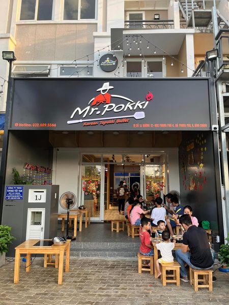 Loa treo tường nhà hàng hàn quốc Mr. Pokki - Korean Topokki Buffet, Bình Chánh, TP.HCM, Amply 4 - 6 vùng âm lượng, loa được thiết kế riêng cho quán, bật lớn không tạp âm, miễn phí công lắp đặt, bảo hành dài hạn 5 năm.