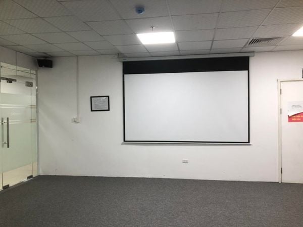 Loa cho trung tâm đào tạo tại Quang Trung: Âm ly có thể điều chỉnh được âm lượng của âm thanh phát ra cho từng khu vực trong lớp, âm thanh luôn rõ ràng, chuyên cho giảng dạy.