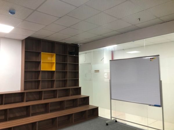 Loa cho trung tâm đào tạo tại Quang Trung: Âm ly có thể điều chỉnh được âm lượng của âm thanh phát ra cho từng khu vực trong lớp, âm thanh luôn rõ ràng, chuyên cho giảng dạy.