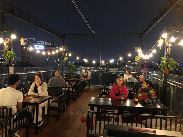 Loa cho Hanoi Backpackers Hostel &Rooftop Bar, Quận Hoàn Kiếm, Amply 4 - 6 vùng âm lượng, loa được thiết kế riêng cho quán, bật lớn không tạp âm, miễn phí công lắp đặt, bảo hành dài hạn 5 năm.