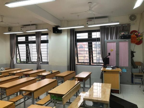 Loa cho Trường Tiểu học Nghĩa Đô, Hà Nội: Âm ly có thể điều chỉnh được âm lượng của âm thanh phát ra cho từng khu vực trong lớp, âm thanh luôn rõ ràng, chuyên cho giảng dạy.