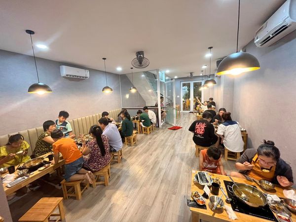 Hệ thống âm thanh cho nhà hàng hàn quốc Mr. Pokki - Korean Topokki Buffet, Amply 4 - 6 vùng âm lượng, loa được thiết kế riêng cho quán, bật lớn không tạp âm, miễn phí công lắp đặt, bảo hành dài hạn 5 năm.