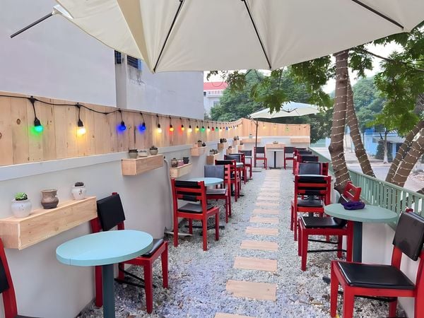Loa Goldsound cho nhà hàng Cactus Bistro 88, Vĩnh Yên, Vĩnh Phúc, Amply 4 - 6 vùng âm lượng, loa được thiết kế riêng cho quán, bật lớn không tạp âm, miễn phí công lắp đặt, bảo hành dài hạn 5 năm.
