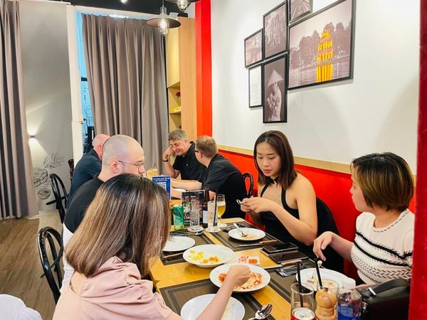 Loa Goldsound cho Stirling Steaks Viet Nam, Phú Nhuận, TP.Hồ Chí Minh, Amply 4 - 6 vùng âm lượng, loa được thiết kế riêng cho quán, bật lớn không tạp âm, miễn phí công lắp đặt, bảo hành dài hạn 5 năm.