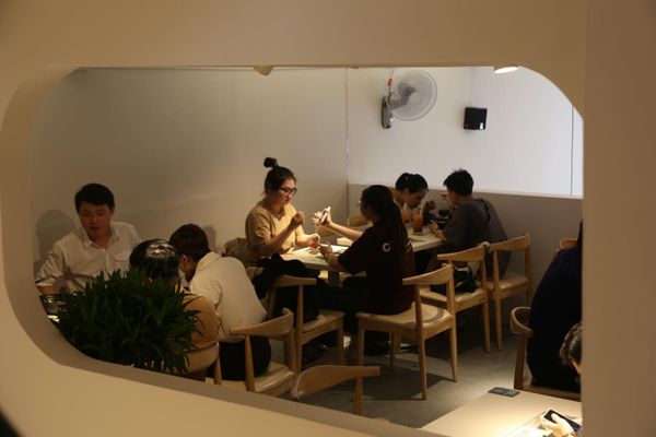 Loa Goldsound cho nhà hàng Bấu Xì Giùn Sài Gòn, Quận 5, TP.HCM, loa được thiết kế riêng cho quán, bật lớn không tạp âm, miễn phí công lắp đặt, bảo hành dài hạn 5 năm