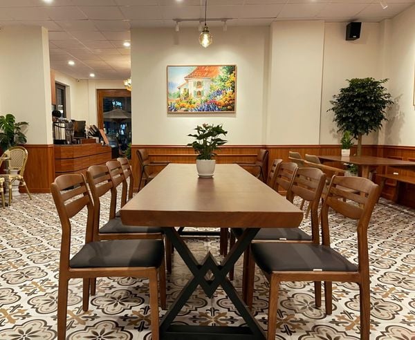 Loa Goldsound cho quán Café La Défense, Hà Đông, Hà Nội, Amply 4 - 6 vùng âm lượng, loa được thiết kế riêng cho quán, bật lớn không tạp âm, miễn phí công lắp đặt, bảo hành dài hạn 5 năm.
