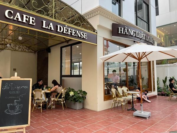 Loa Goldsound cho quán Café La Défense, Hà Đông, Hà Nội, Amply 4 - 6 vùng âm lượng, loa được thiết kế riêng cho quán, bật lớn không tạp âm, miễn phí công lắp đặt, bảo hành dài hạn 5 năm.
