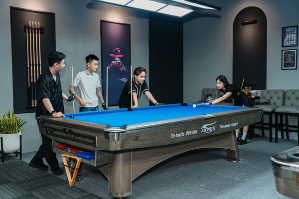 Hệ thống âm thanh cho Chic Billiards Hà Nội, Amply 4 - 6 vùng âm lượng, loa được thiết kế riêng cho quán, bật lớn không tạp âm, miễn phí công lắp đặt, bảo hành dài hạn 5 năm.