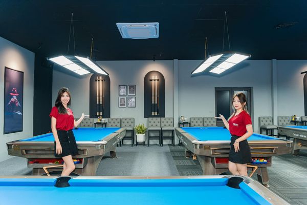 Hệ thống âm thanh cho Chic Billiards Hà Nội, Amply 4 - 6 vùng âm lượng, loa được thiết kế riêng cho quán, bật lớn không tạp âm, miễn phí công lắp đặt, bảo hành dài hạn 5 năm.