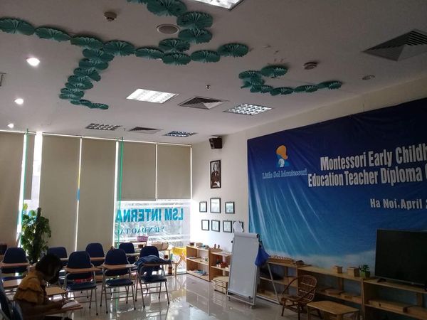 Loa cho Montessori Trường Chinh: Âm ly có thể điều chỉnh được âm lượng của âm thanh phát ra cho từng khu vực trong lớp, âm thanh luôn rõ ràng, chuyên cho giảng dạy.