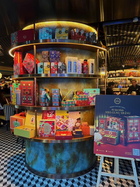 Hệ thống âm thanh cho quán cà phê nhà hàng RuNam Bitexco, Quận 1, TP.HCM, Amply 4 - 6 vùng âm lượng, loa được thiết kế riêng cho quán, bật lớn không tạp âm, miễn phí công lắp đặt, bảo hành dài hạn 5 năm.