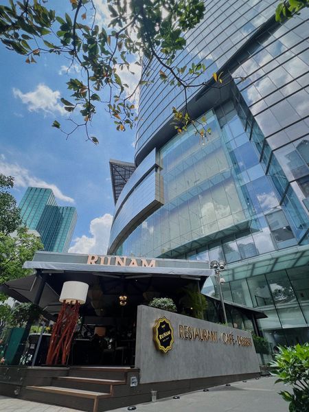 Hệ thống âm thanh cho quán cà phê nhà hàng RuNam Bitexco, Quận 1, TP.HCM, Amply 4 - 6 vùng âm lượng, loa được thiết kế riêng cho quán, bật lớn không tạp âm, miễn phí công lắp đặt, bảo hành dài hạn 5 năm.