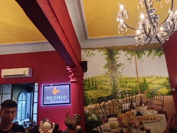 Loa Goldsound cho De Galo Restaurant, Cầu Giấy, Hà Nội, Amply 4 - 6 vùng âm lượng, loa được thiết kế riêng cho quán, bật lớn không tạp âm, miễn phí công lắp đặt, bảo hành dài hạn 5 năm.