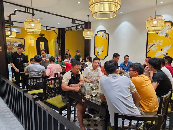 Hệ thống âm thanh cho nhà hàng Sen Deli Restaurant, Amply 4 - 6 vùng âm lượng, loa được thiết kế riêng cho quán, bật lớn không tạp âm, miễn phí công lắp đặt, bảo hành dài hạn 5 năm.