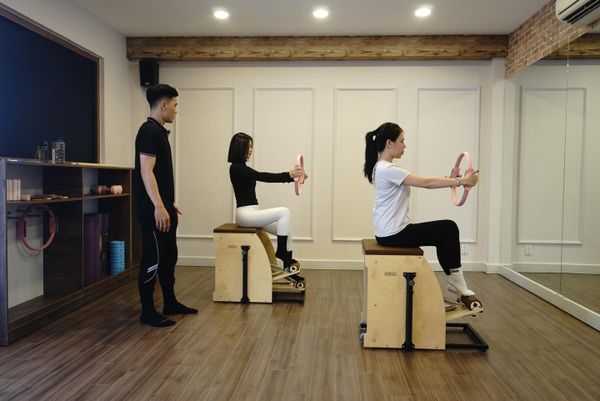Hệ thống âm thanh cho FourT Pilates 25 Phan Xích Long, Bình Thạnh, amply 2 kênh 380w, bluetooth 5.0, loa V40C-40w, loa được thiết kế riêng cho quán, bật lớn không tạp âm, miễn phí công lắp đặt, bảo hành dài hạn 5 năm