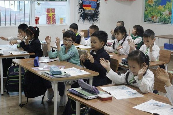 Loa cho trường học Liên Cấp Quốc Tế: Âm ly có thể điều chỉnh được âm lượng của âm thanh phát ra cho từng khu vực trong lớp, âm thanh luôn rõ ràng, chuyên cho giảng dạy.