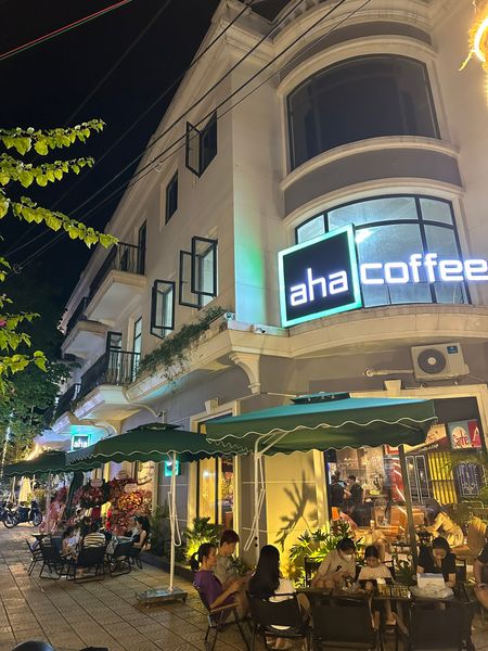 Loa cho Aha Cafe Vincom, Amply 4 - 6 vùng âm lượng, loa được thiết kế riêng cho quán, bật lớn không tạp âm, miễn phí công lắp đặt, bảo hành dài hạn 5 năm.