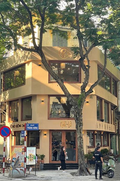 Loa thông báo, phát nhạc nền tự động Goldsound cho quán cà phê Phê La Hàng Cót, loa được thiết kế riêng cho quán, miễn phí công lắp đặt, bảo hành 60 tháng.