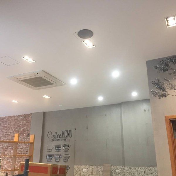 Loa cho Solei Coffee & Spa, Phố Hoàng Cầu, Amply 4 - 6 vùng âm lượng, loa được thiết kế riêng cho quán, bật lớn không tạp âm, miễn phí công lắp đặt, bảo hành dài hạn 5 năm.