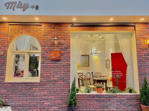 Hệ thống âm thanh cho quán Mây coffee & Dessert, Hoàng Mai, Hà Nội, loa được thiết kế riêng cho quán, bật lớn không tạp âm, miễn phí công lắp đặt, bảo hành dài hạn 5 năm