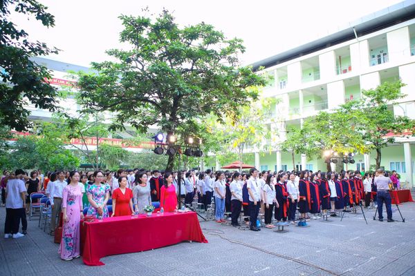 Loa cho Trường THCS Nam Từ Liêm: Âm ly có thể điều chỉnh được âm lượng của âm thanh phát ra cho từng khu vực trong lớp, âm thanh luôn rõ ràng, chuyên cho giảng dạy.