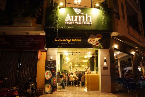 Hệ thống âm thanh cho Aumh Saigon Vegan Bistro | Phú Nhuận, Amply 4 - 6 vùng âm lượng, loa được thiết kế riêng cho quán, bật lớn không tạp âm, miễn phí công lắp đặt, bảo hành dài hạn 5 năm.