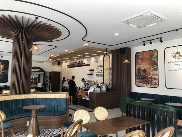 Loa thông báo, phát nhạc nền tự động cho Trung Nguyên E-Coffee, Văn Yên, Yên Bái, loa được thiết kế riêng cho quán, bật lớn không tạp âm, miễn phí công lắp đặt, bảo hành dài hạn 5 năm.