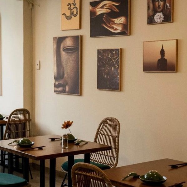 Hệ thống âm thanh cho Aumh Saigon Vegan Bistro | Phú Nhuận, amply 2 kênh 380w, bluetooth 5.0, loa V24C-24w, loa VAT28-28w, loa được thiết kế riêng cho quán, bật lớn không tạp âm, miễn phí công lắp đặt, bảo hành dài hạn 5 năm