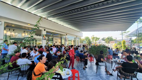 Loa Goldsound âm trần cho Trung Nguyên E-Coffee Trảng Bàng, loa được thiết kế riêng cho quán, bật lớn không tạp âm, miễn phí công lắp đặt, bảo hành dài hạn 5 năm.