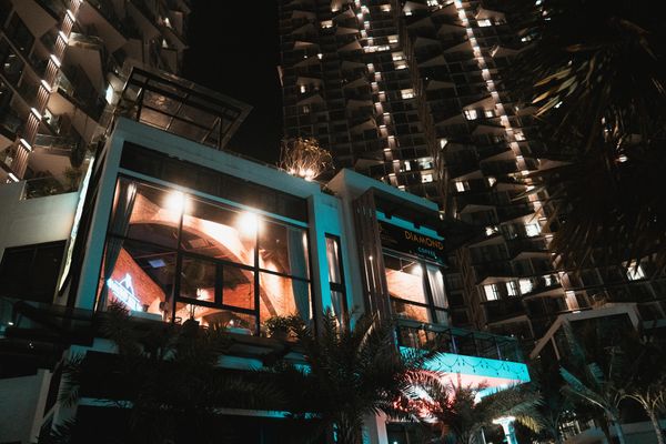 Loa cho nhà hàng Diamond Sky Bar & Restaurant Ecopark, Amply 4 - 6 vùng âm lượng, loa được thiết kế riêng cho quán, bật lớn không tạp âm, miễn phí công lắp đặt, bảo hành dài hạn 5 năm.