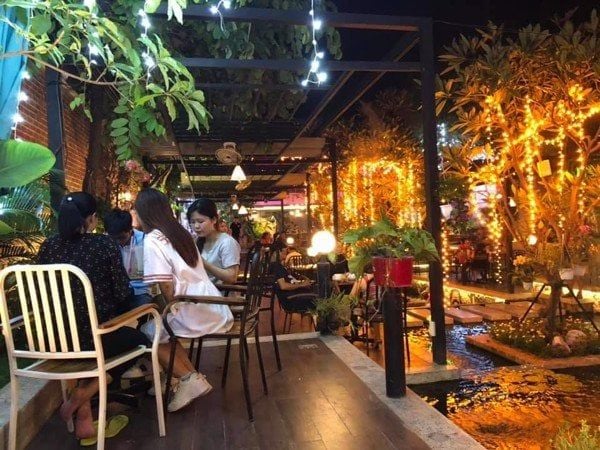 10 cấu hình loa ngoài trời chống nước sân vườn quán cafe, Amply 4 - 6 vùng âm lượng, loa được thiết kế riêng cho quán, bật lớn không tạp âm, miễn phí công lắp đặt, bảo hành dài hạn 5 năm.