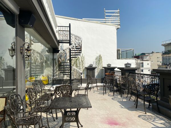 Loa ngoài trời cho nhà hàng sân thượng Hélios Sky View Cafe, Amply 4 - 6 vùng âm lượng, loa được thiết kế riêng cho quán, bật lớn không tạp âm, miễn phí công lắp đặt, bảo hành dài hạn 5 năm.