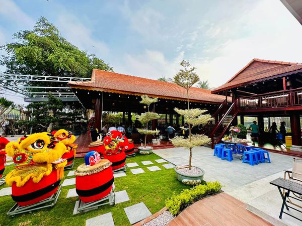 Loa quán cafe sân vườn DAYLIGHT COFFEE, Long Chí, Tây Ninh, loa được thiết kế riêng cho quán, bật lớn không tạp âm, miễn phí công lắp đặt, bảo hành dài hạn 5 năm