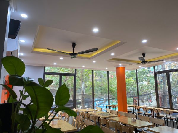 Hệ thống âm thanh cho nhà hàng TAet NA, Phố Ao Sen, Hà Nội, loa được thiết kế riêng cho quán, bật lớn không tạp âm, miễn phí công lắp đặt, bảo hành dài hạn 5 năm