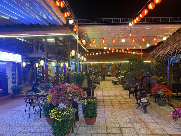 Loa cho Trung Nguyên E Coffee - Nhà Xưa, huyện Châu Thành, Bến Tre, loa được thiết kế riêng cho quán, bật lớn không tạp âm, miễn phí công lắp đặt, bảo hành dài hạn 5 năm