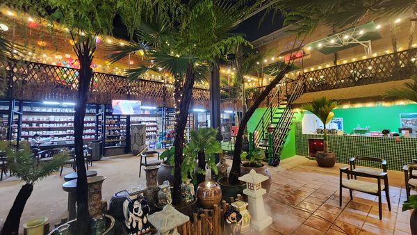 Loa Goldsound cho GỐM Coffee Workshop Bến Lức, Long An, Amply 2 vùng 1200w, Bluetooth 5.0, 6 loa V40C - 40w, Amply 2 vùng âm lượng, loa được thiết kế riêng cho quán, bật lớn không tạp âm, miễn phí công lắp đặt, bảo hành dài hạn 5 năm.