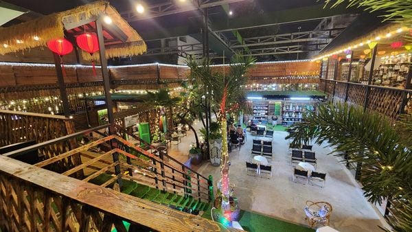 Loa Goldsound cho GỐM Coffee Workshop Bến Lức, Long An, Amply 2 vùng 1200w, Bluetooth 5.0, 6 loa V40C - 40w, Amply 2 vùng âm lượng, loa được thiết kế riêng cho quán, bật lớn không tạp âm, miễn phí công lắp đặt, bảo hành dài hạn 5 năm.