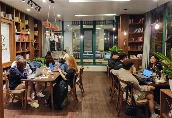 Loa Goldsound cho Maycember Café, Hà Nội, loa được thiết kế riêng cho quán, bật lớn không tạp âm, miễn phí công lắp đặt, bảo hành dài hạn 5 năm