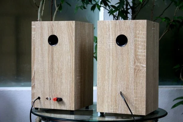 Loa HIFI 2.0 G25 , công suất 100w, 2 Bass 4 inch, 2 Tress 3 inch, Bluetooth 5.0, cổng rca, khe usb, thiết kế 2 loa thùng gỗ cao 38 cm, rộng 21 cm, sâu 21 cm. Bảo hành 12 tháng