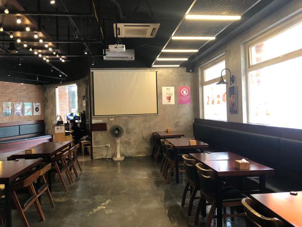 Loa nhà hàng Chicken & Friez, Nam Từ Liêm, Hà Nội, loa được thiết kế riêng cho quán, bật lớn không tạp âm, miễn phí công lắp đặt, bảo hành dài hạn 5 năm