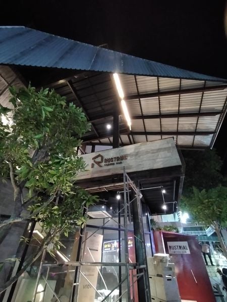 Loa Goldsound cho RUSTRIAL COFFEE HUB, Châu Đốc, An Giang, amply 4 vùng 1500w, bluetooth 5.0, 6 loa ngoài trời V130NT - 130w,  4 loa V40C - 40w, loa được thiết kế riêng cho quán, bật lớn không tạp âm, miễn phí công lắp đặt, bảo hành dài hạn 5 năm.